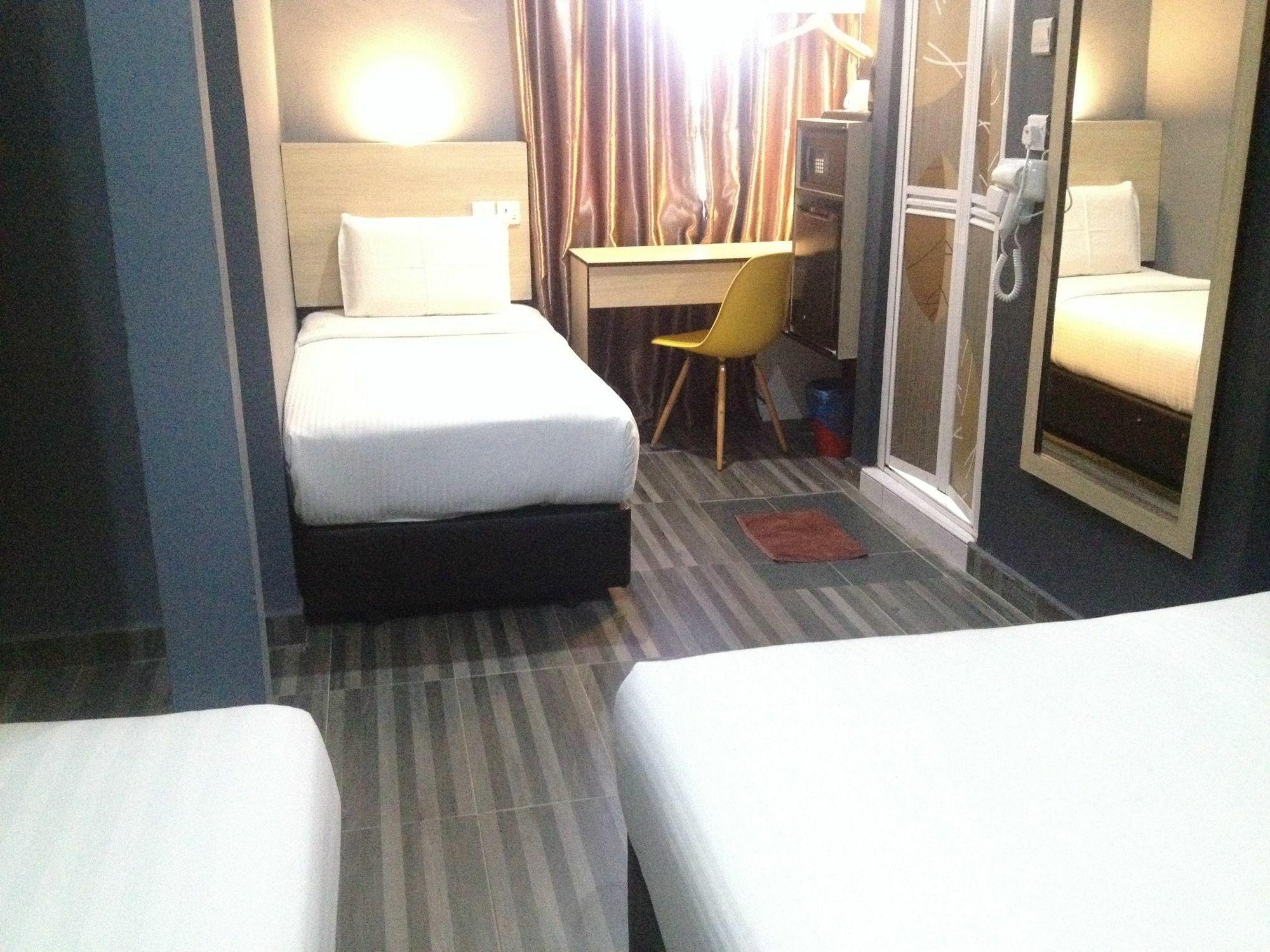 Dj Citi Inn Hotel Kuala Terengganu Eksteriør bilde